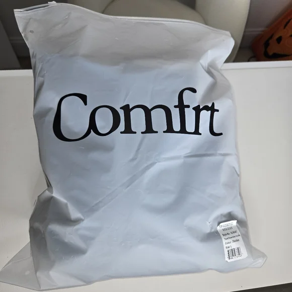 NEW COMFRT Black Sleeve Hoodie with Zipper Pocket. - Picture 9 of 9